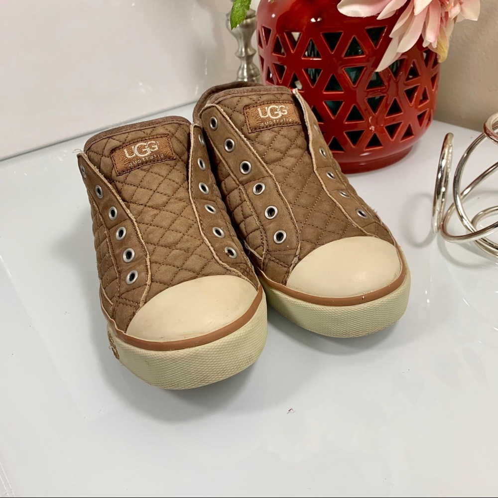 UGG  Chestnut Quilted Suede Fur Lined Sneakers 7.5 warm and cozy slip on